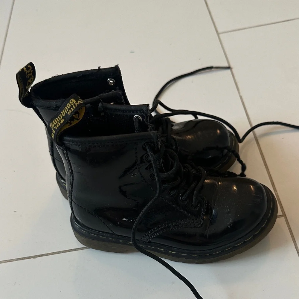 Dr. Martens Shiny Black Kids Boots US 9